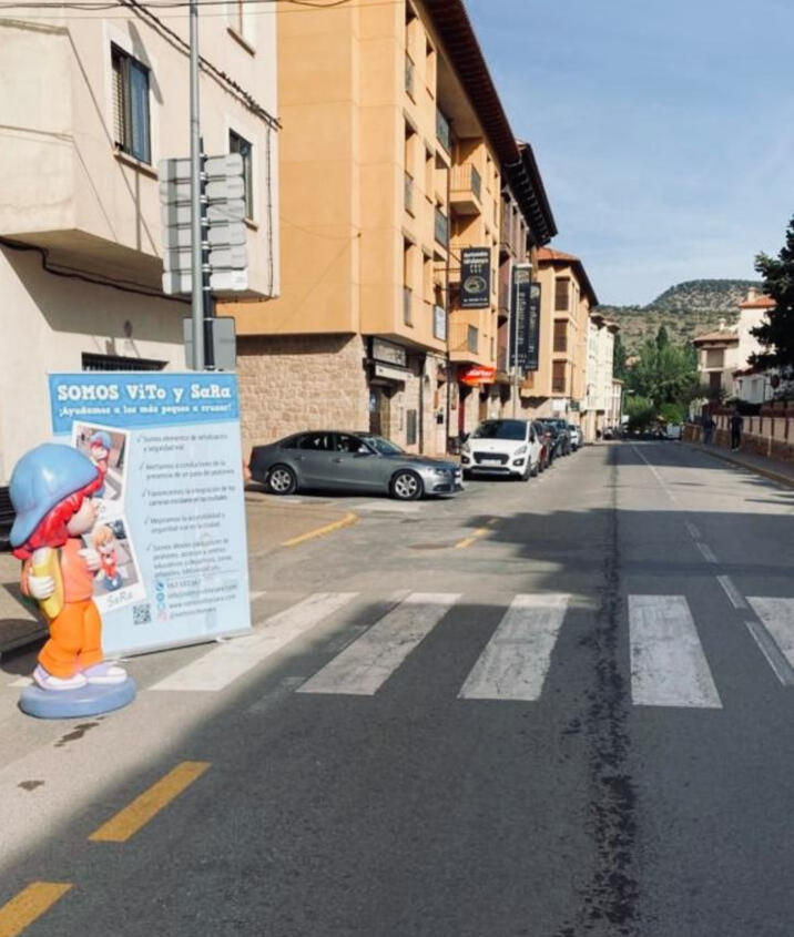 Vito y Sara ya han llegado a las calles de Mora de Rubielos (Teruel) para dar visibilidad a los peatones… esperamos verles en más sitios…